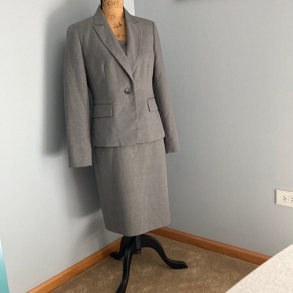 Evan Picone Gray Dress Suit (2 Pc Dress & Jacket) EUC  **Sizes: 10 and 12 READ**